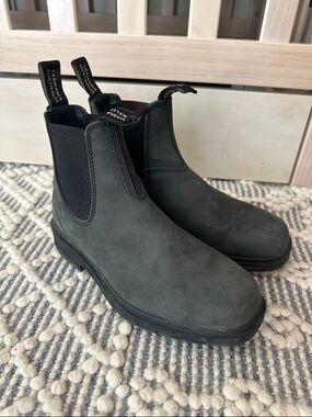 Blundstone Chelsea Boot - Rustic Black Chisel / Square Toe